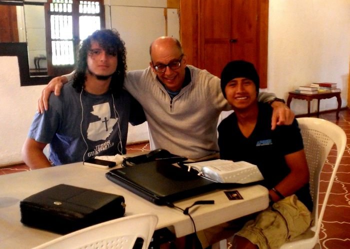 2015.05.Guatemala Instituto Biblico Capilla Calvario